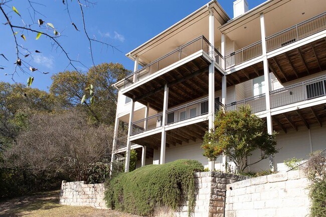 Building Photo - 6801 Winterberry Dr