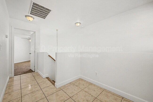 Building Photo - 280 S Elizabeth Way