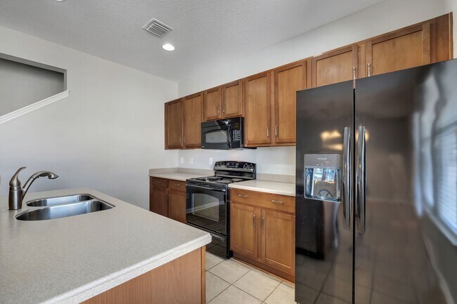 Building Photo - Southwood Townhome with Community Pool