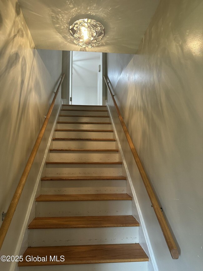Building Photo - 12 Friebel Rd