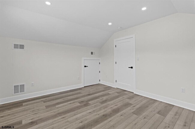 Building Photo - 1301 3rd Ter