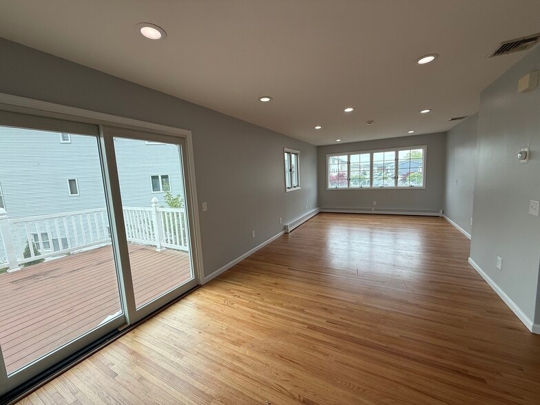 Building Photo - 44 Willow Wood Ct