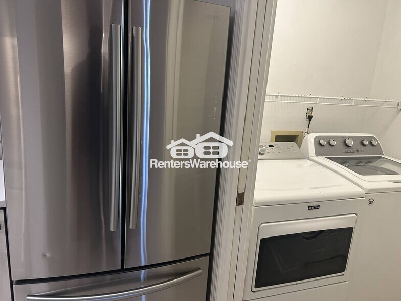 Building Photo - 1303 Gables Dr