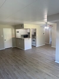 Building Photo - 125 Clubhouse Dr SW
