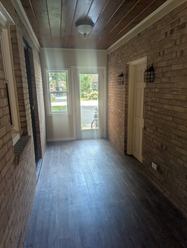 Building Photo - 7035 Warwick Rd