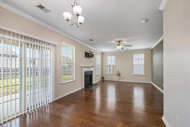 Building Photo - 865 Cormier Dr
