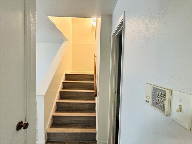 Building Photo - 8030 Sands Point Dr