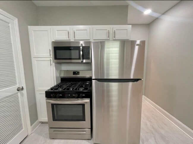 Building Photo - 929 S Jackson St