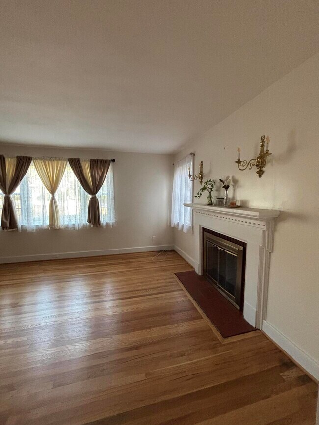 Building Photo - 919 Seminole Ave