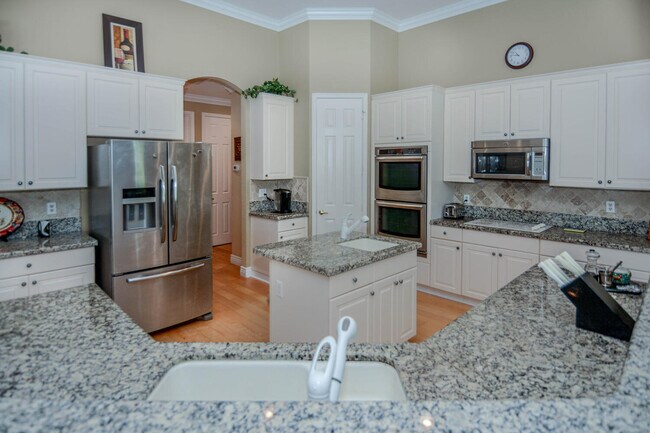Building Photo - 4676 Manderly Dr
