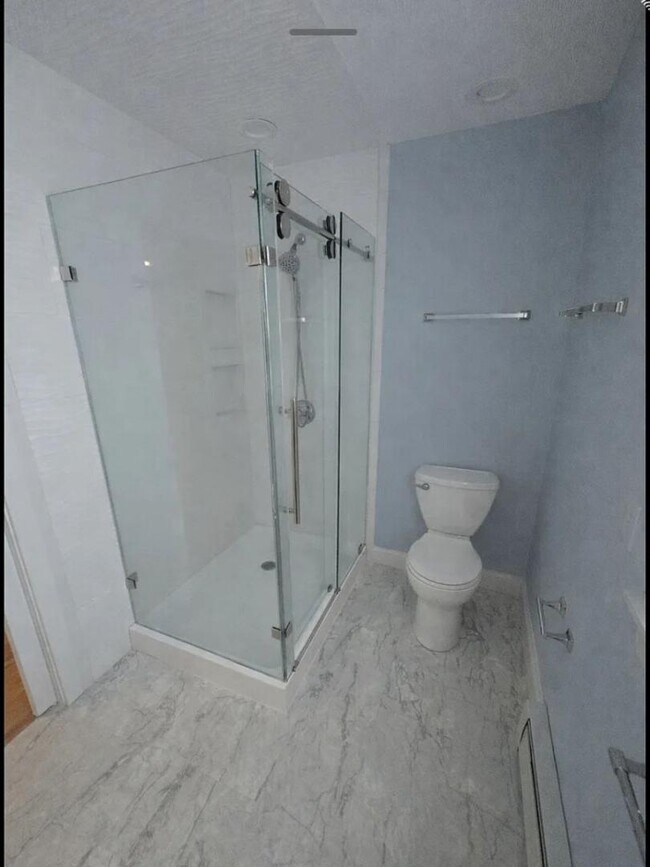 Building Photo - 21 Juniper St