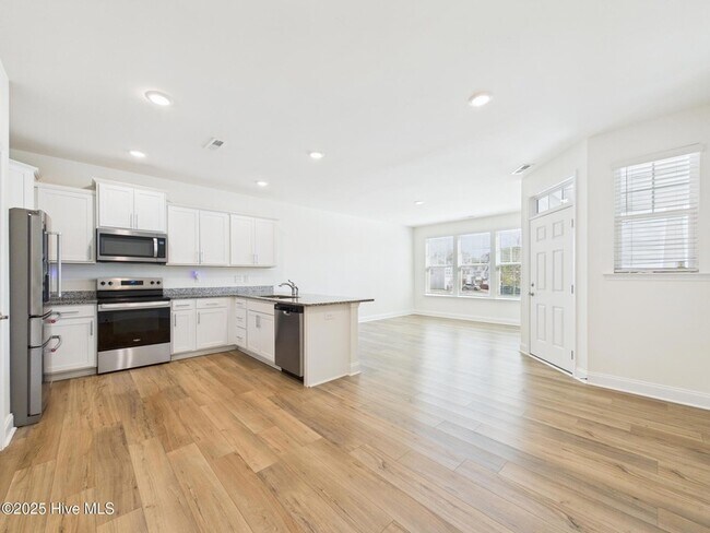 Building Photo - 458 Channel Drop Dr