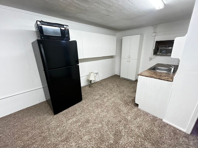 Building Photo - Perfect Rental for Families — Great Location!