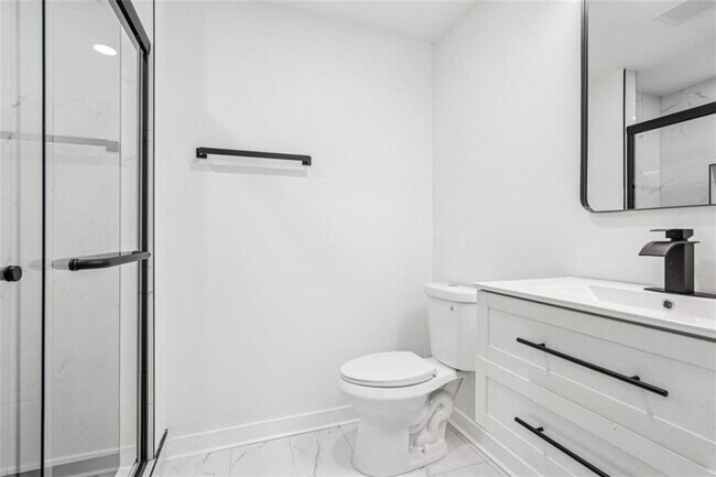 Building Photo - 119 Kelso Dr SW