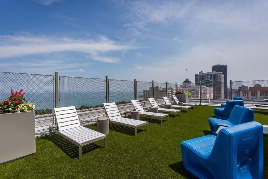 Building Photo - 5650 N Sheridan Rd