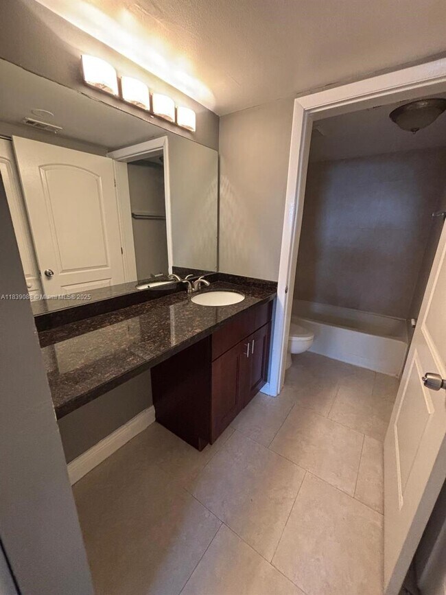Building Photo - 2861 N Oakland Forest Dr