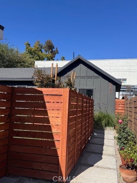 Building Photo - 869 E Howard St