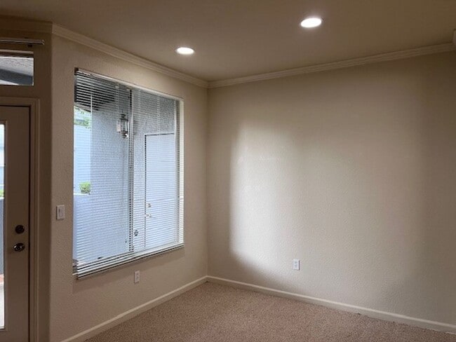 Building Photo - Gated condo with 1 car garage and community pool.