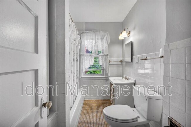 Building Photo - 14 Ridgefield St