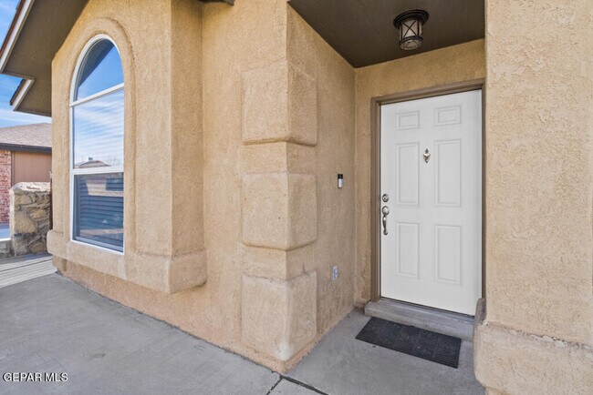 Building Photo - 14056 Tierra Venado Dr