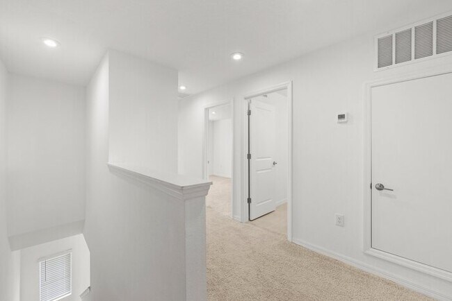 Building Photo - 3 Bedroom and 2.5 Bath Home in Skye Ranch ...
