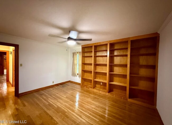 Building Photo - 110 Shadowlane Dr