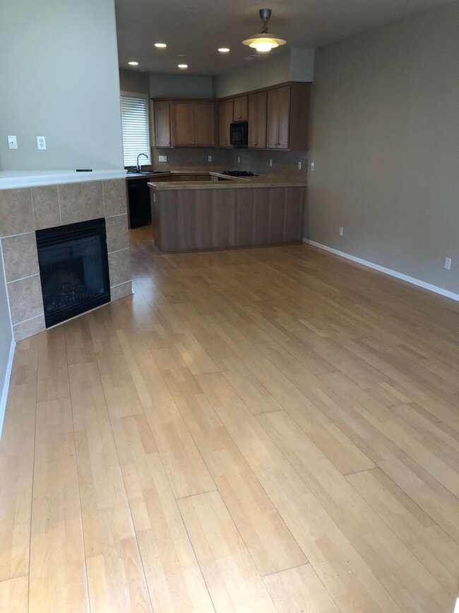 Building Photo - 2-Bedroom in Beaverton near Progress Ridge...