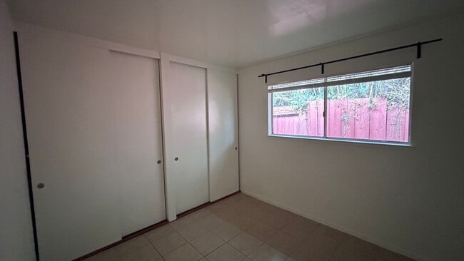 Building Photo - 2109 Sharon Way