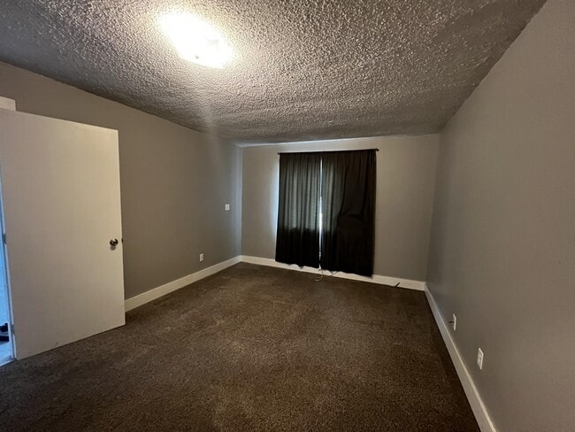 Building Photo - 952 Steffanich Dr