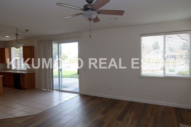 Building Photo - Lakefront 4 bedroom, 3 bath, 3 car  in the Lakeside Community