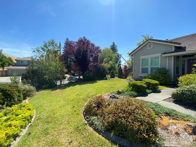 Building Photo - Castlerock Gated Community off Hilborn! Be...