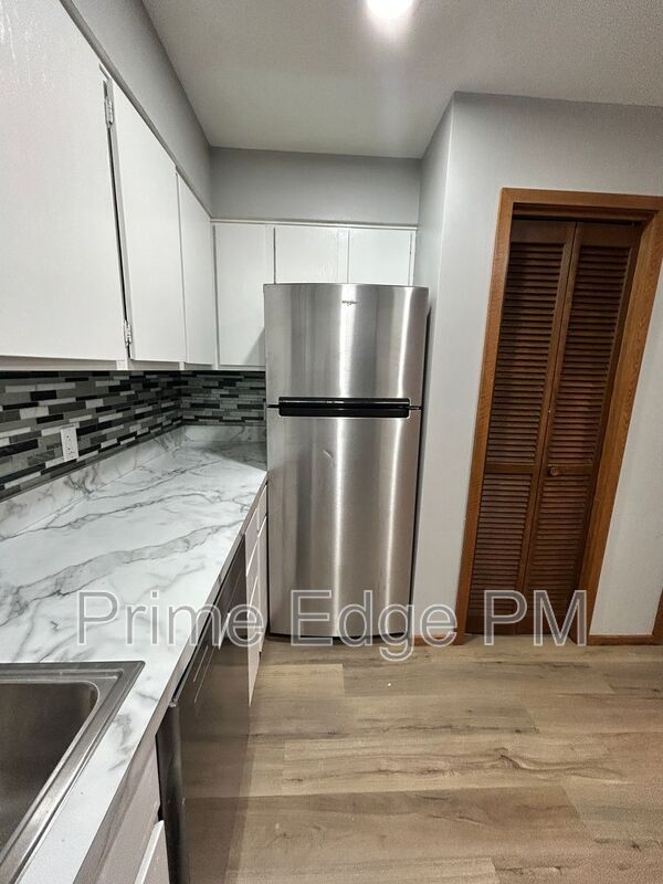 Building Photo - 1701 Ridgehaven Ct
