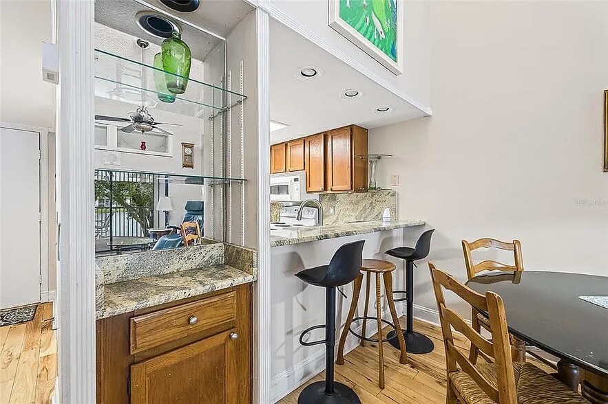 Building Photo - 222 Woodlake Wynde