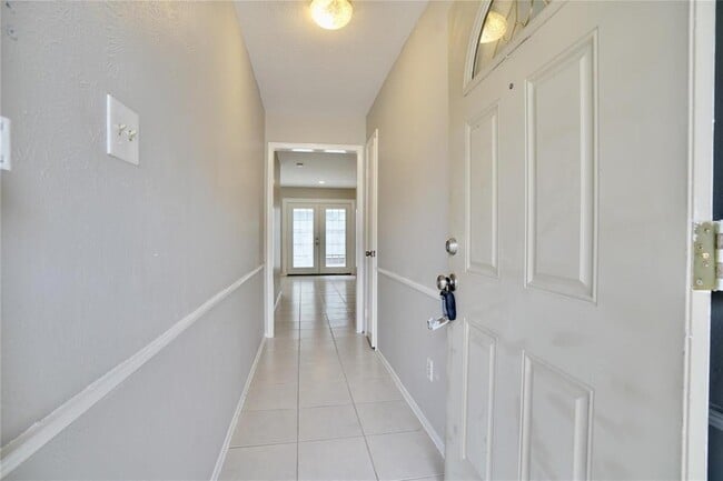 Building Photo - 10811 Sugar Hill Dr