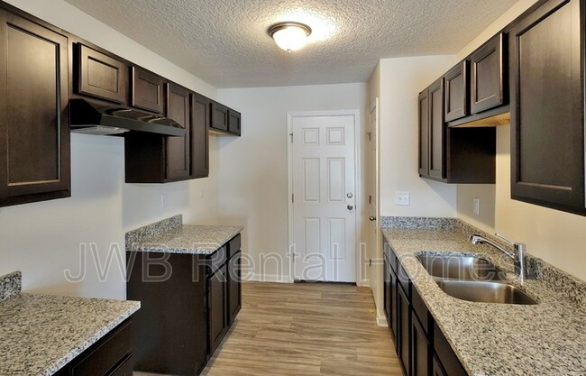 Building Photo - 7914 Pipit Ave