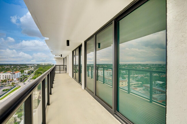 Building Photo - 250 S Ocean Blvd