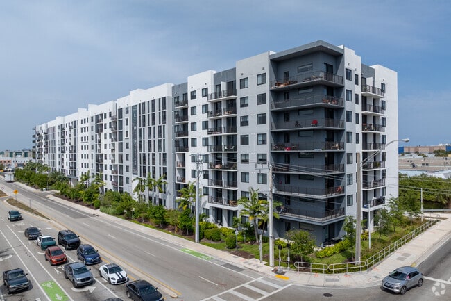 Building Photo - Oasis Pointe