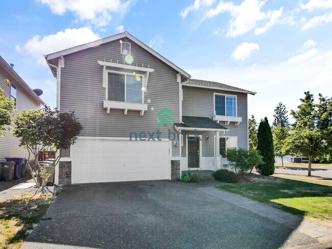 Building Photo - 4 Bed and 2.5 Bath Single-family Home is A...