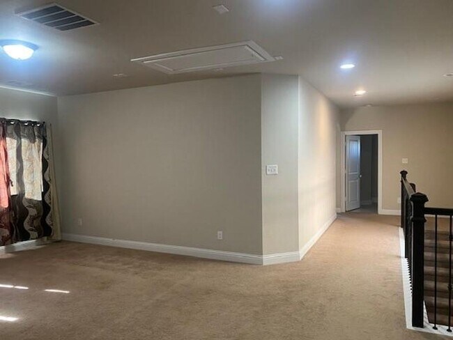 Building Photo - Breathtaking 4-bedroom home in the highly ...