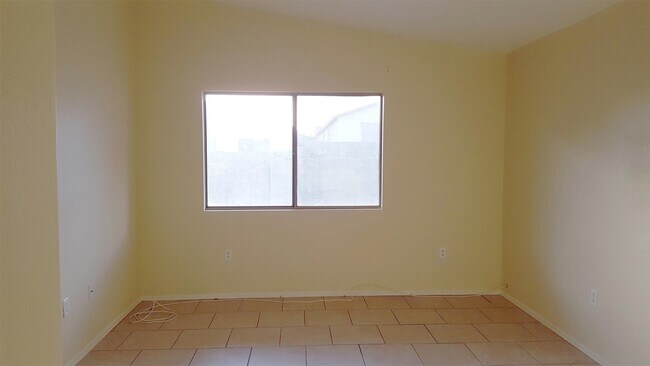 Building Photo - 5040 S Maple Ct