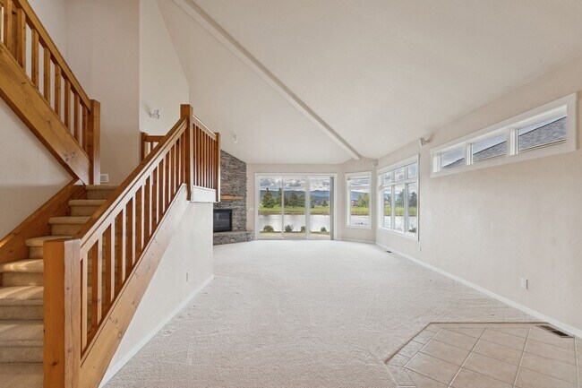 Building Photo - Wonderful Townhome On Eagle Bend Golf Course!