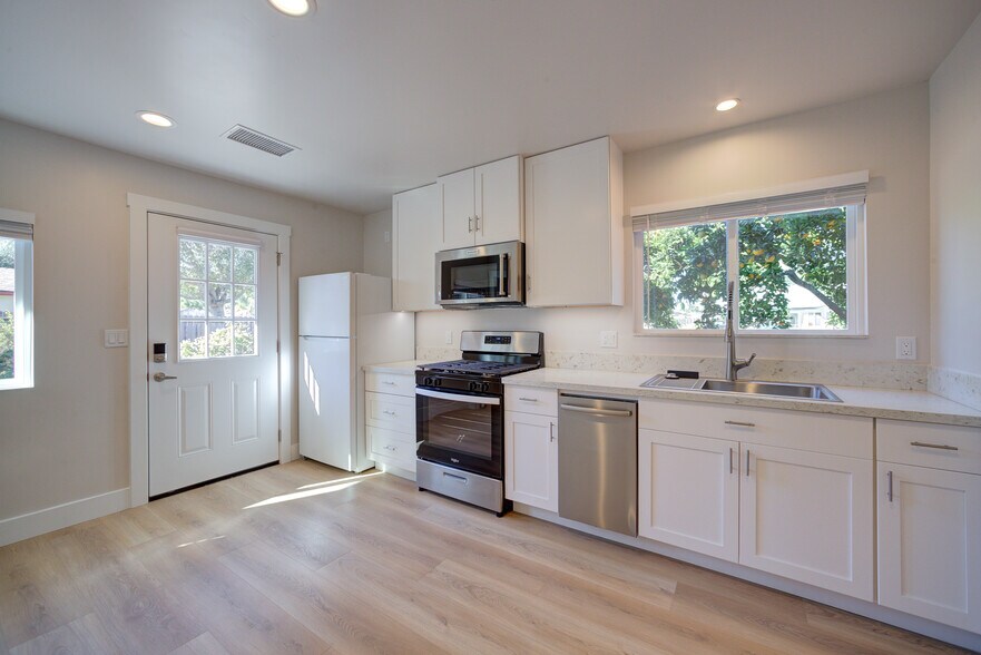 Building Photo - 1238 Coral St