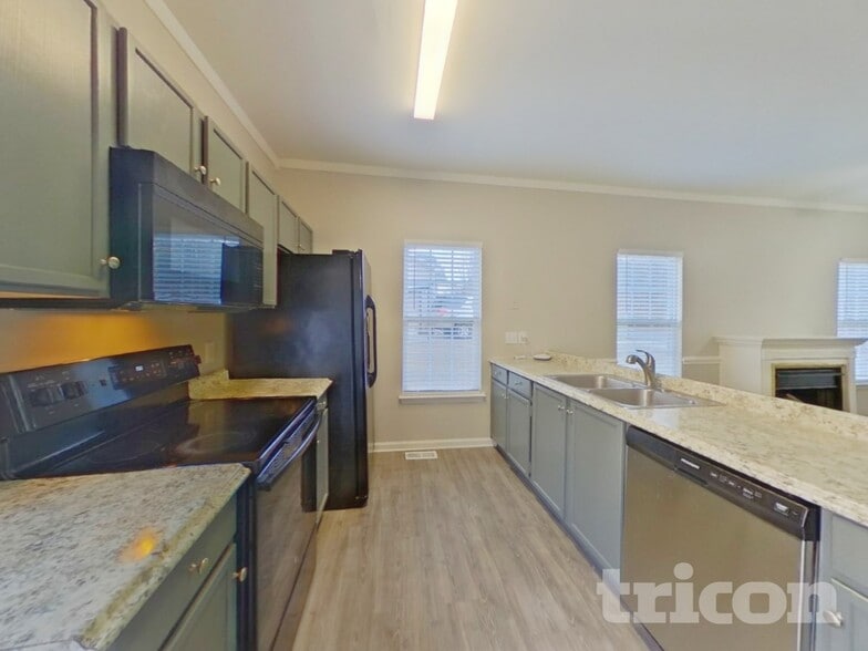 Building Photo - 6250 Dumont Ln