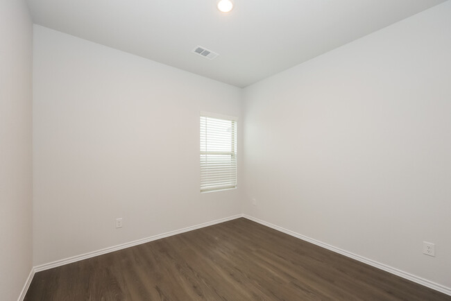 Building Photo - 1307 Ester Ln