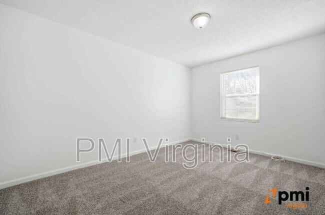 Building Photo - 1143 Clear Springs Rd