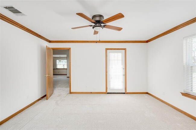 Building Photo - 109 Vinca Dr