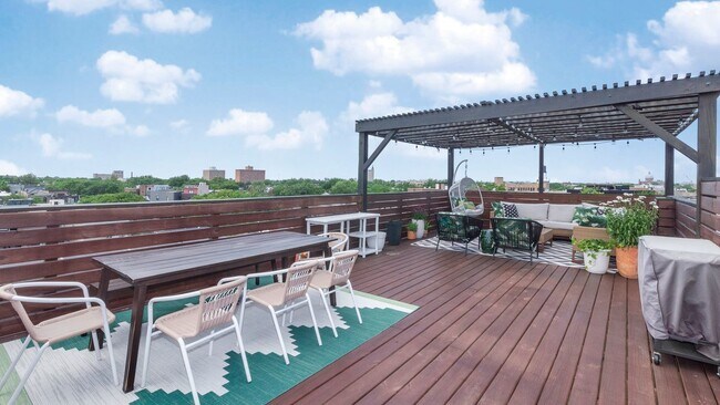 Building Photo - 1259 N Wood St