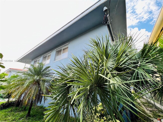 Building Photo - 2033 Calais Dr