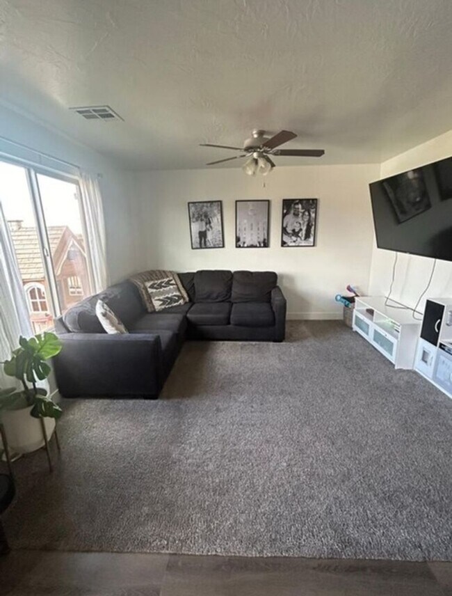 Building Photo - Desert Edge Townhome