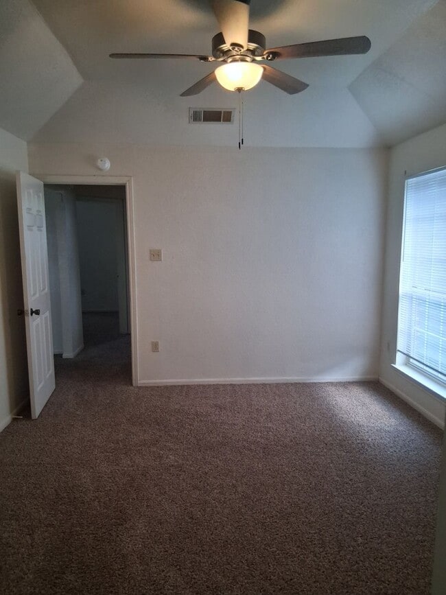 Building Photo - 3806 Lone Oak Dr